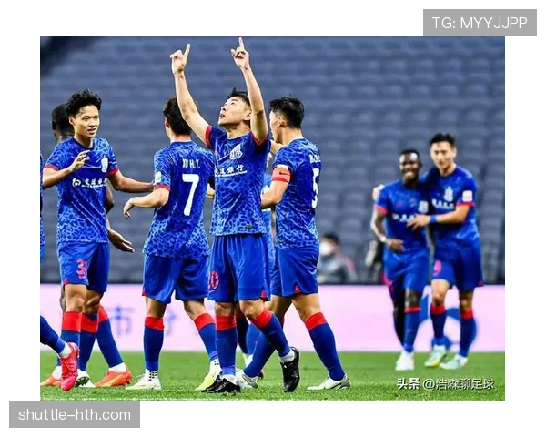 中超联赛进入关键阶段：争冠保级白热化，新星闪耀成焦点